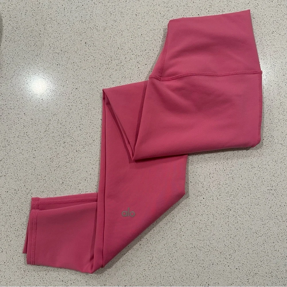 ALO Yoga 7/8 High Waist Airlift Legging - Paradise Pink color / X-Small. - Picture 4 of 8